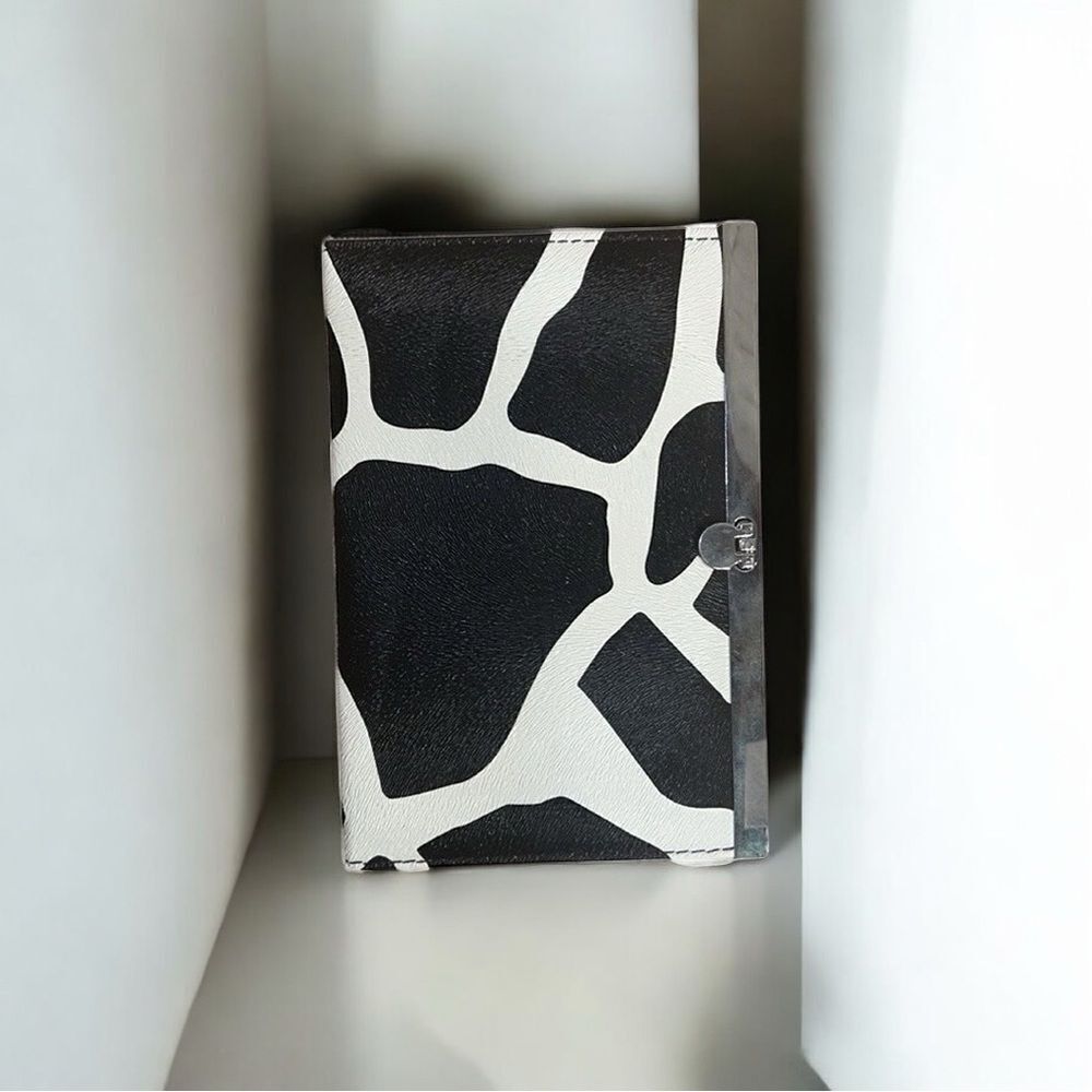 Vegan Leather Expandable Photo Display